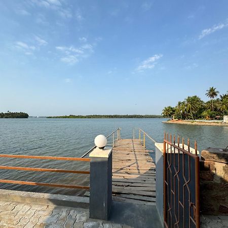 The Glasswater By The Backwater Homestay Kalyānpur Exteriér fotografie