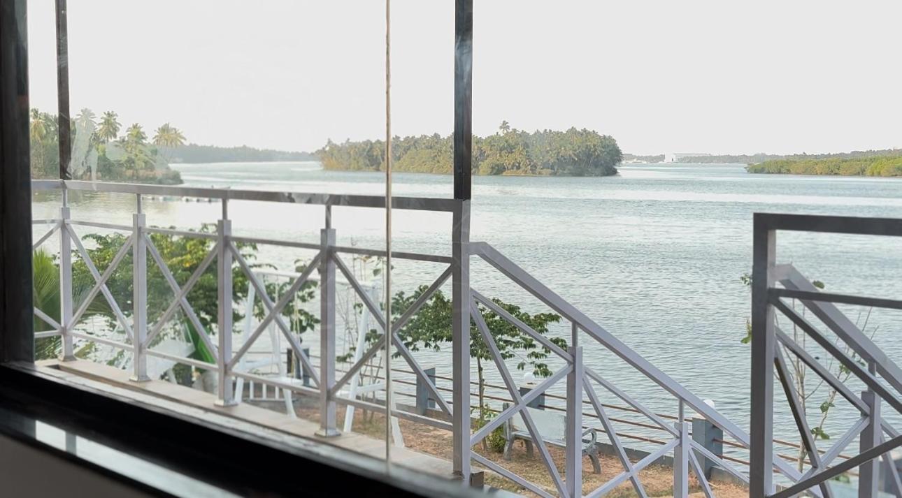 The Glasswater By The Backwater Homestay Kalyānpur Exteriér fotografie